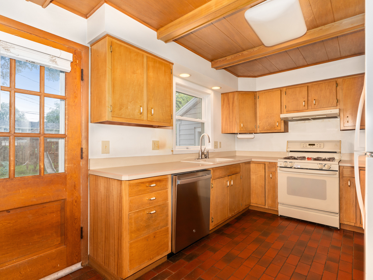 136 Park Avenue Property Photo 4
