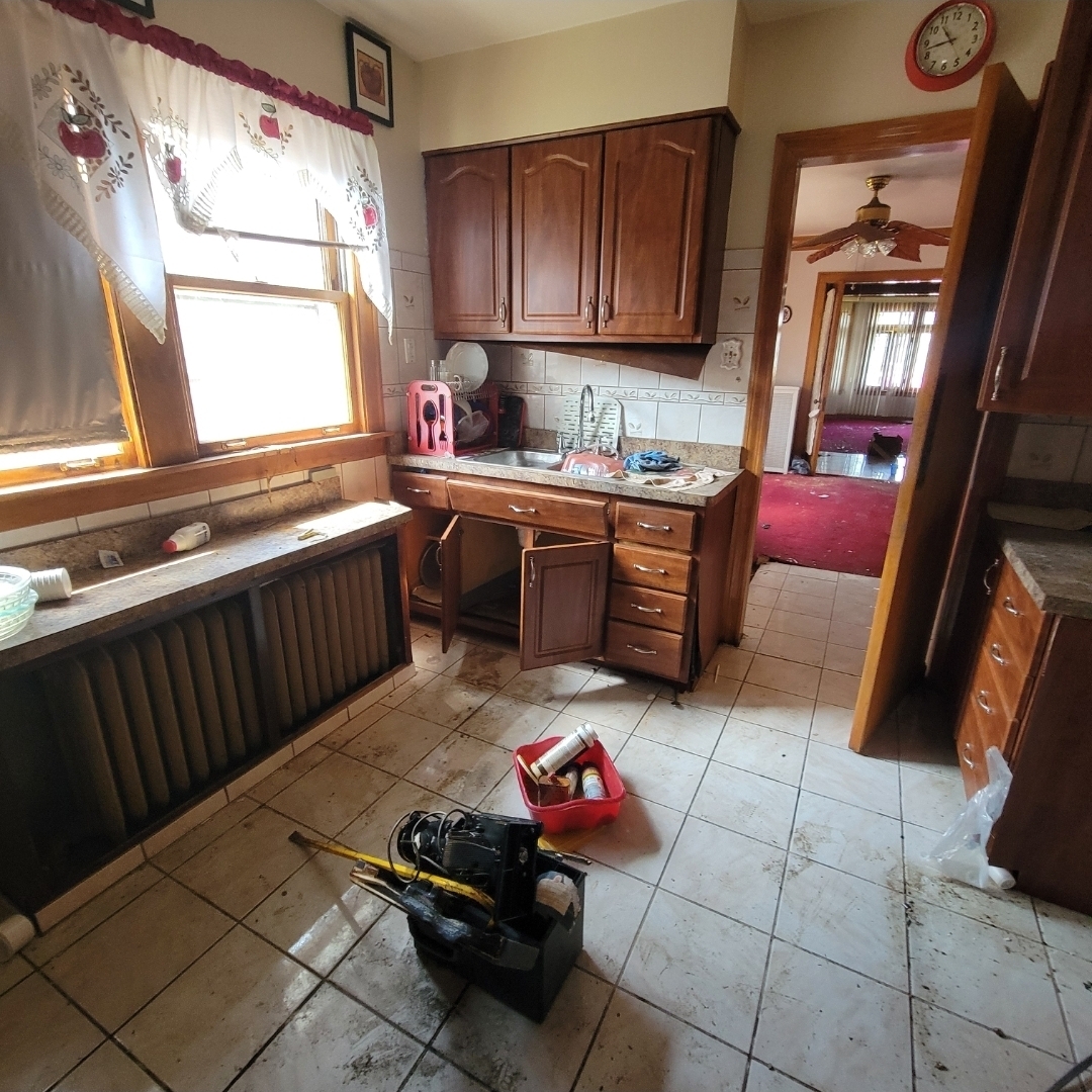 7653 S Honore Street Property Photo 5