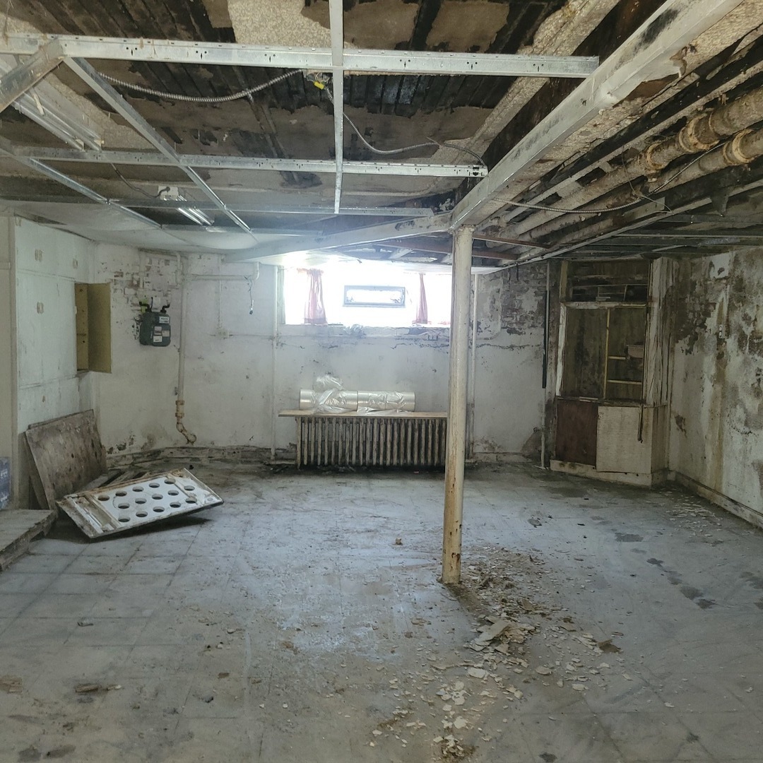 7653 S Honore Street Property Photo 6