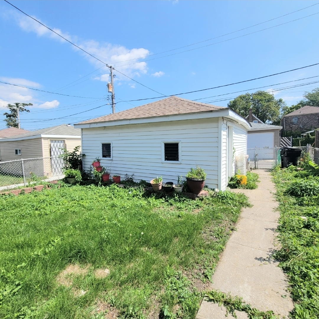 7653 S Honore Street Property Photo 9