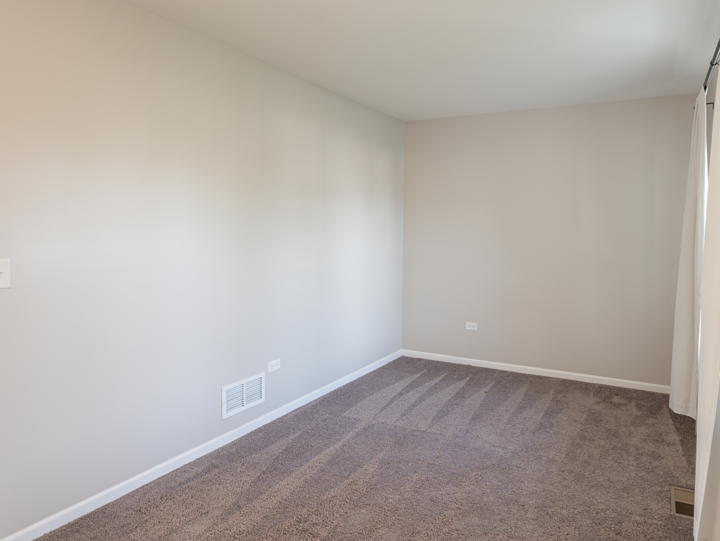 1004 Daniel Street Property Photo 6