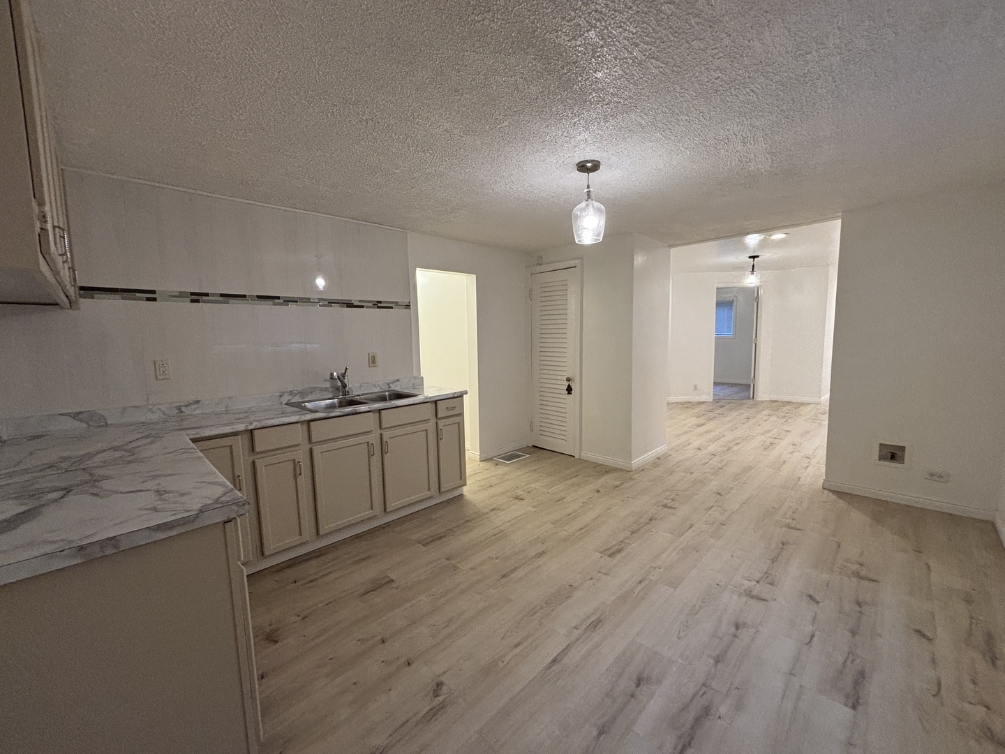 15729 Vincennes Road Property Photo 4