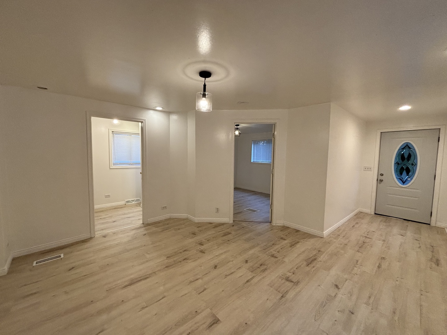 15729 Vincennes Road Property Photo 4