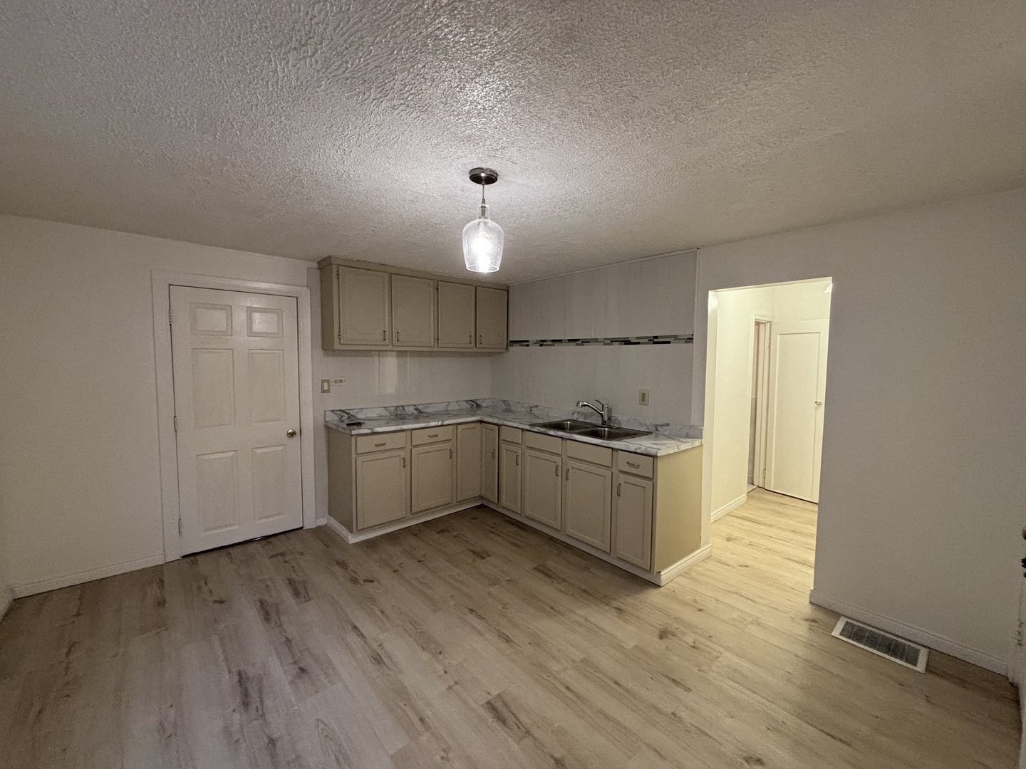 15729 Vincennes Road Property Photo 5