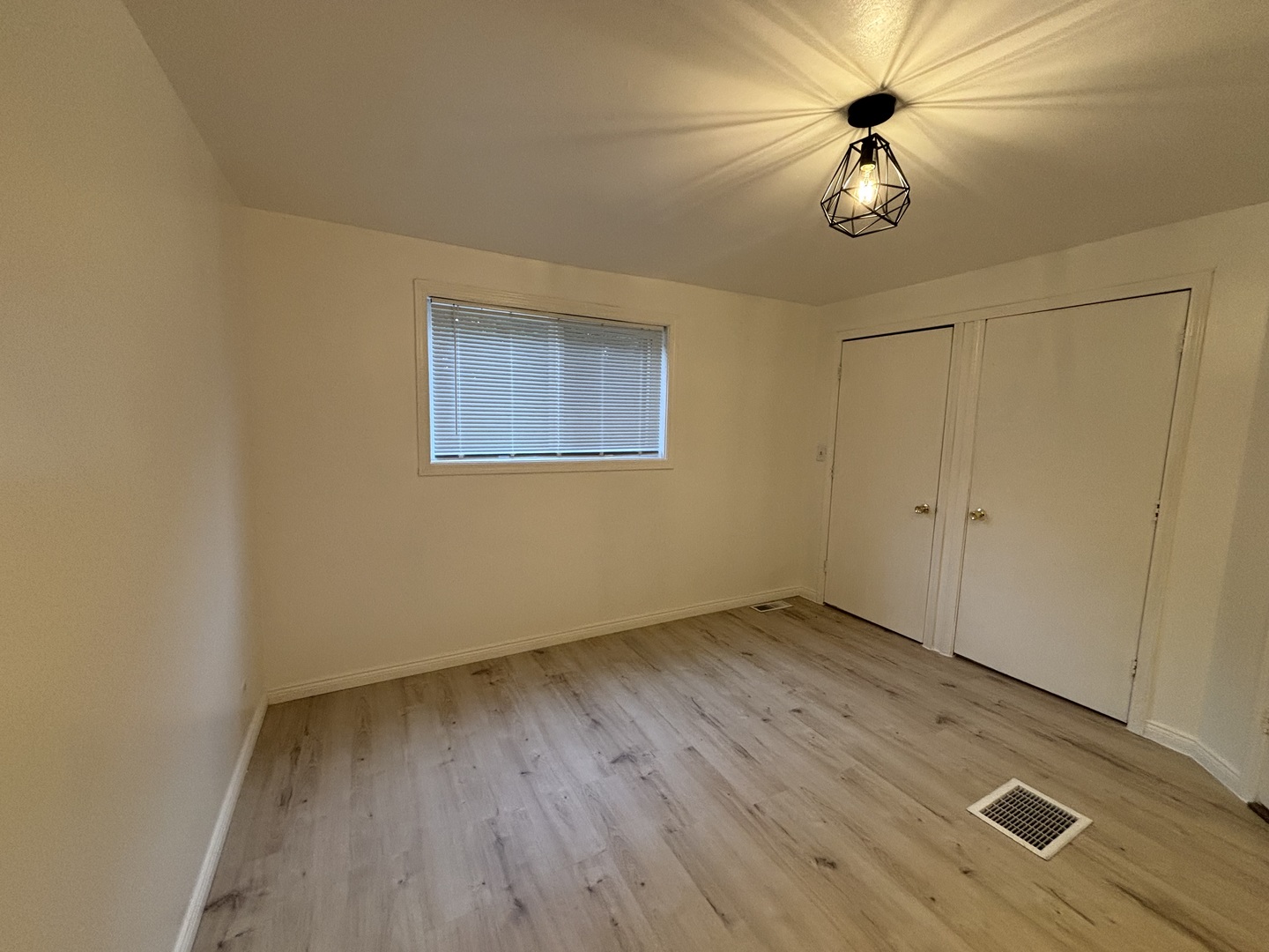 15729 Vincennes Road Property Photo 6