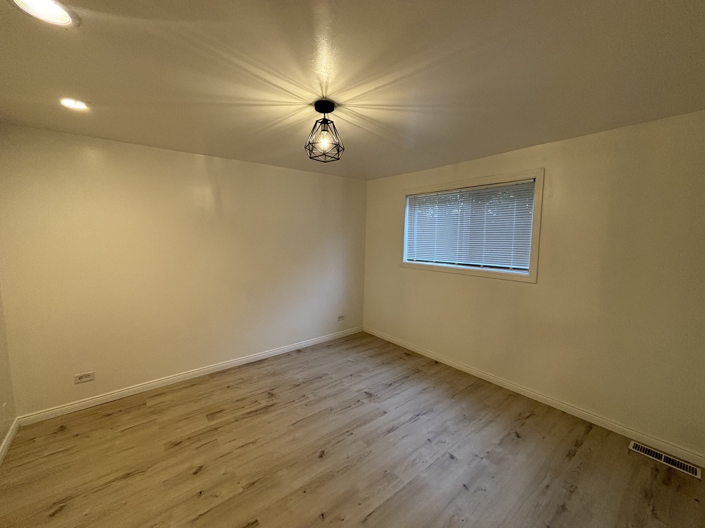 15729 Vincennes Road Property Photo 7