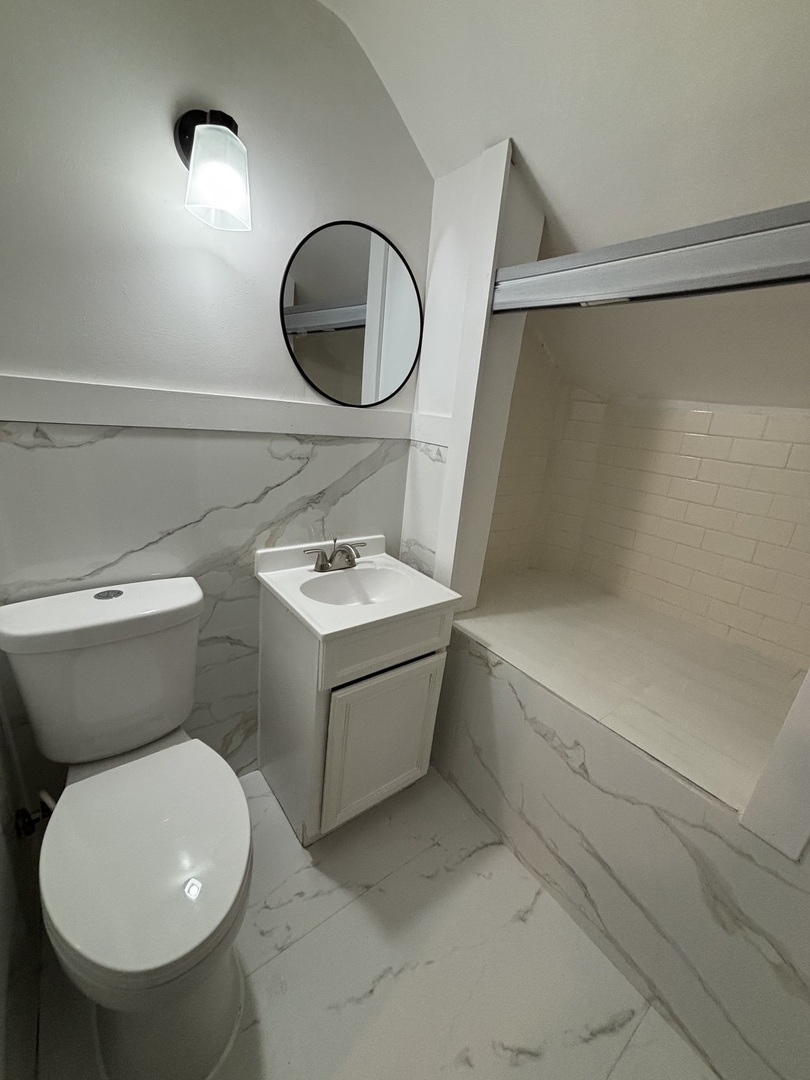 15729 Vincennes Road Property Photo 17
