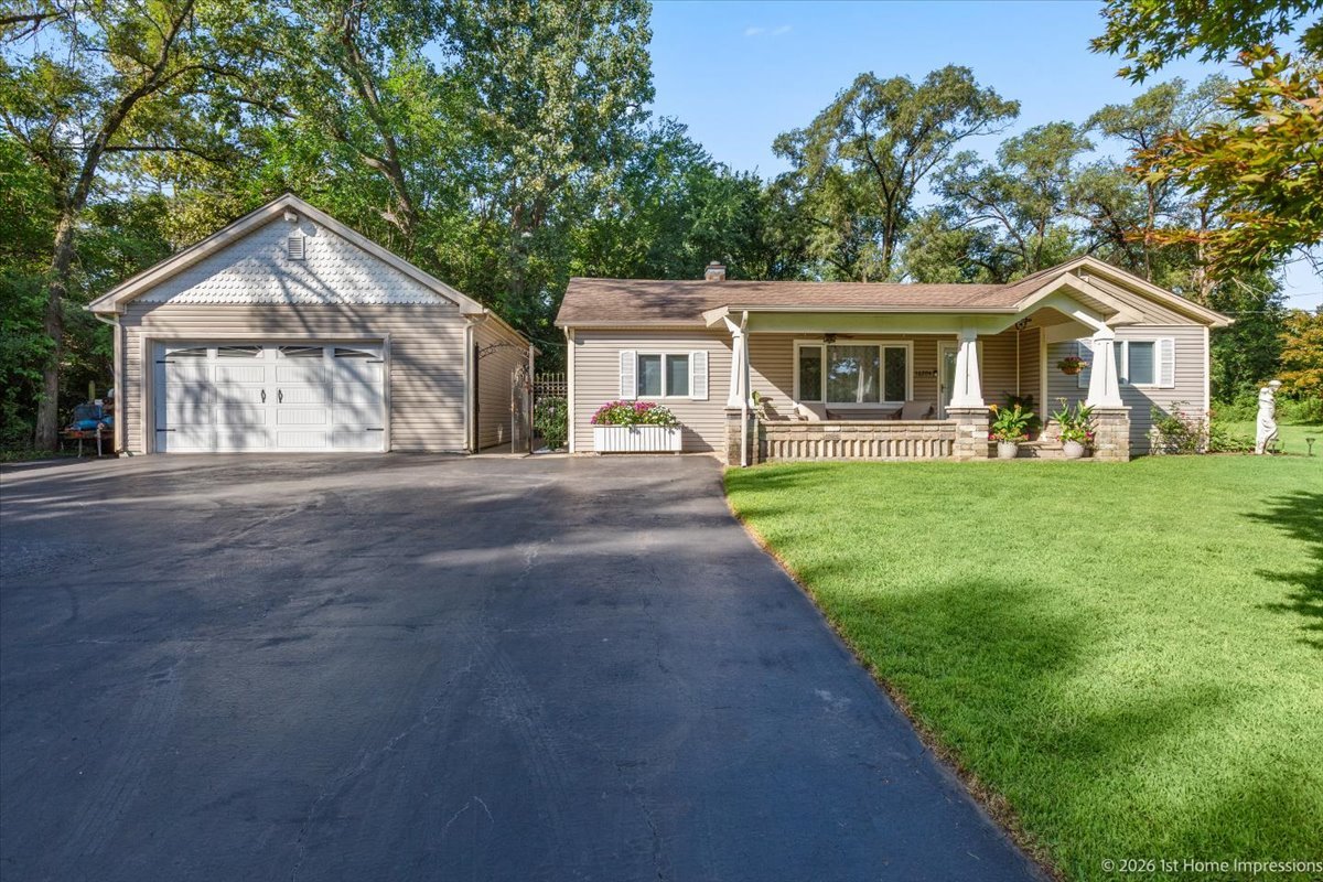 16204 Hamlin Avenue Property Photo 3