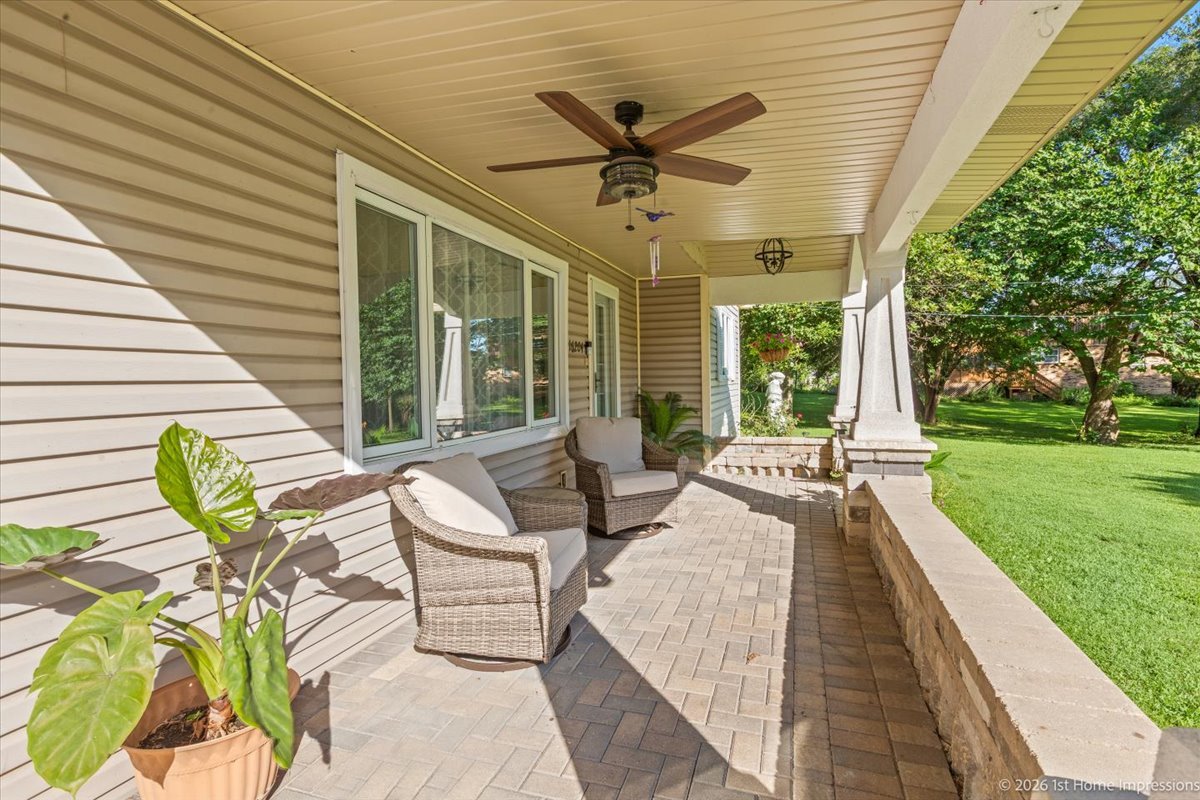 16204 Hamlin Avenue Property Photo 4