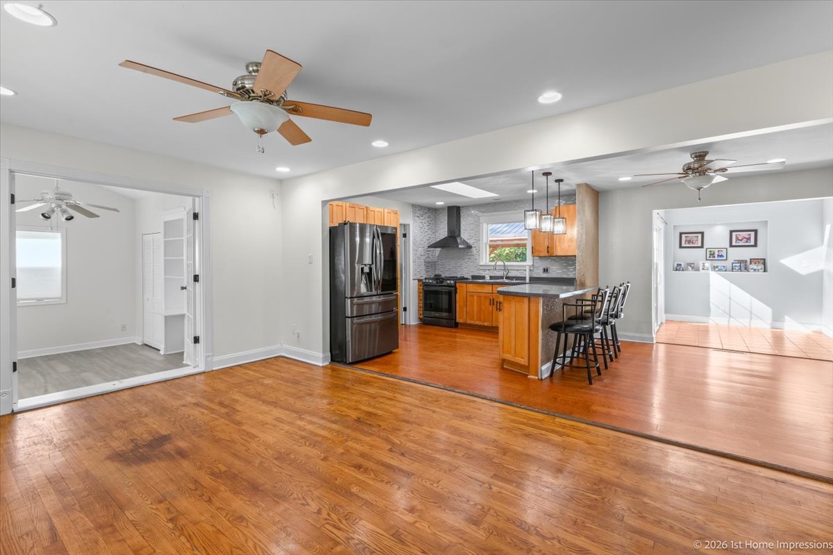 16204 Hamlin Avenue Property Photo 6