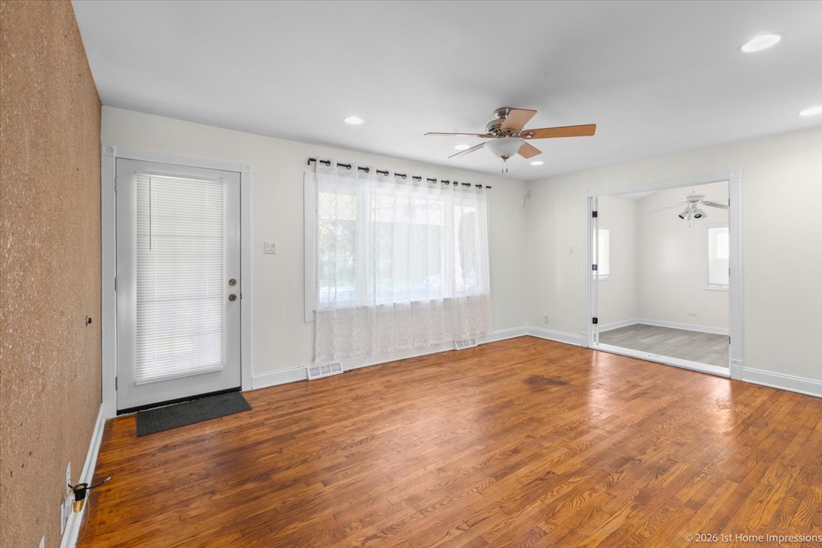 16204 Hamlin Avenue Property Photo 8