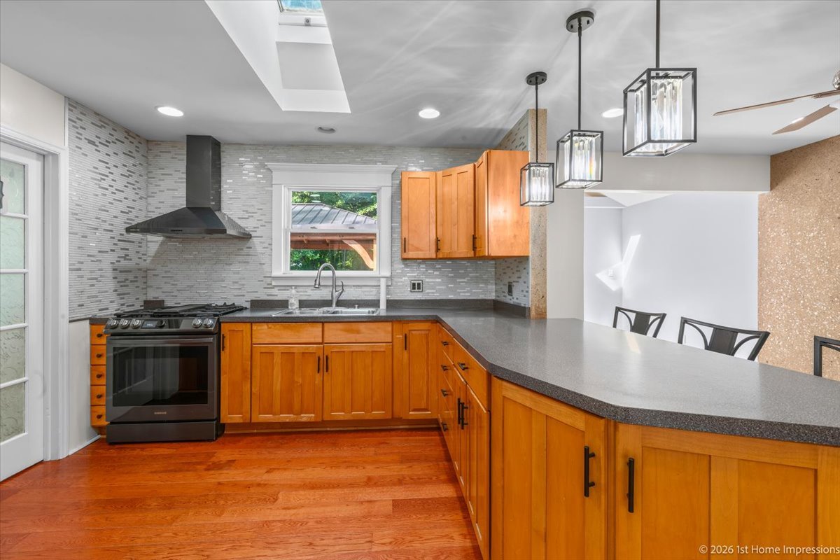 16204 Hamlin Avenue Property Photo 12