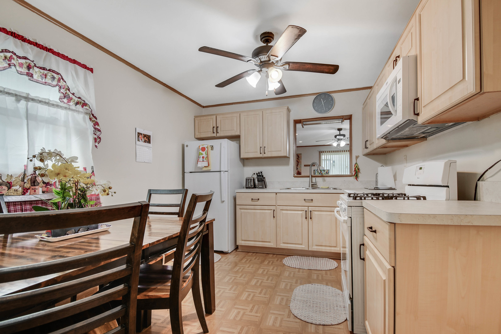 428 Navajo Street Property Photo 5
