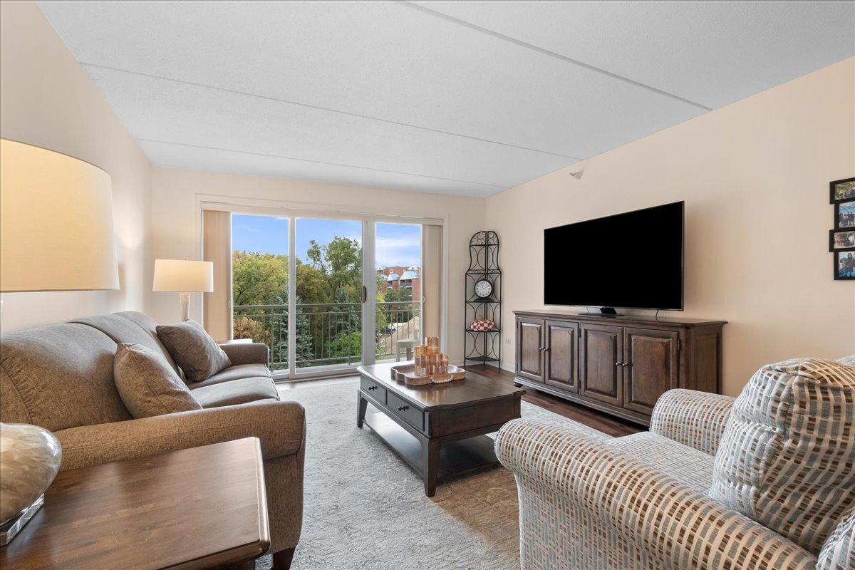 6801 N Milwaukee Avenue 402 Property Photo 4