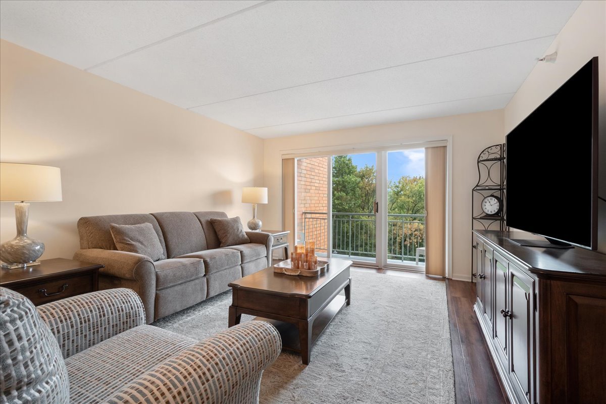 6801 N Milwaukee Avenue 402 Property Photo 5