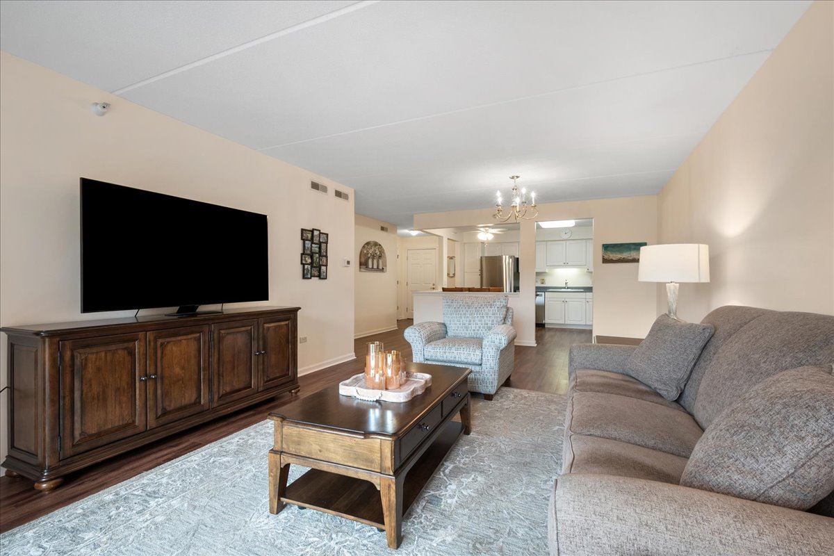 6801 N Milwaukee Avenue 402 Property Photo 6