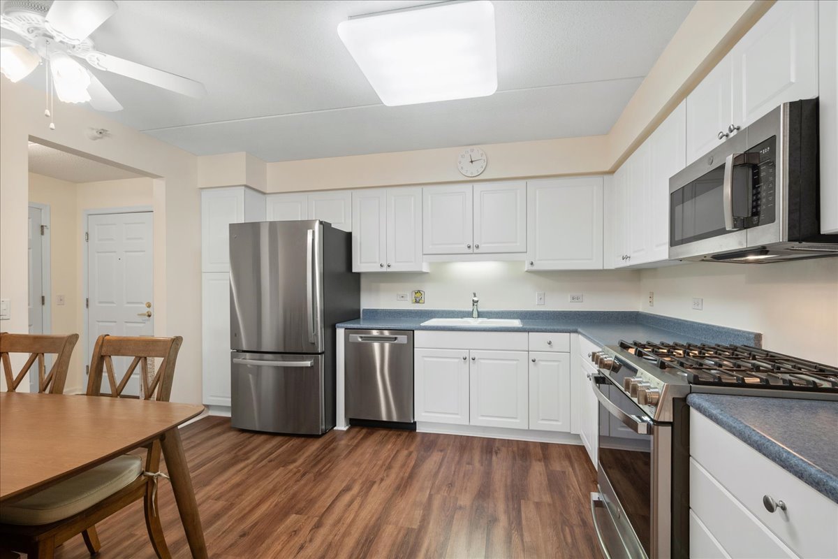 6801 N Milwaukee Avenue 402 Property Photo 9
