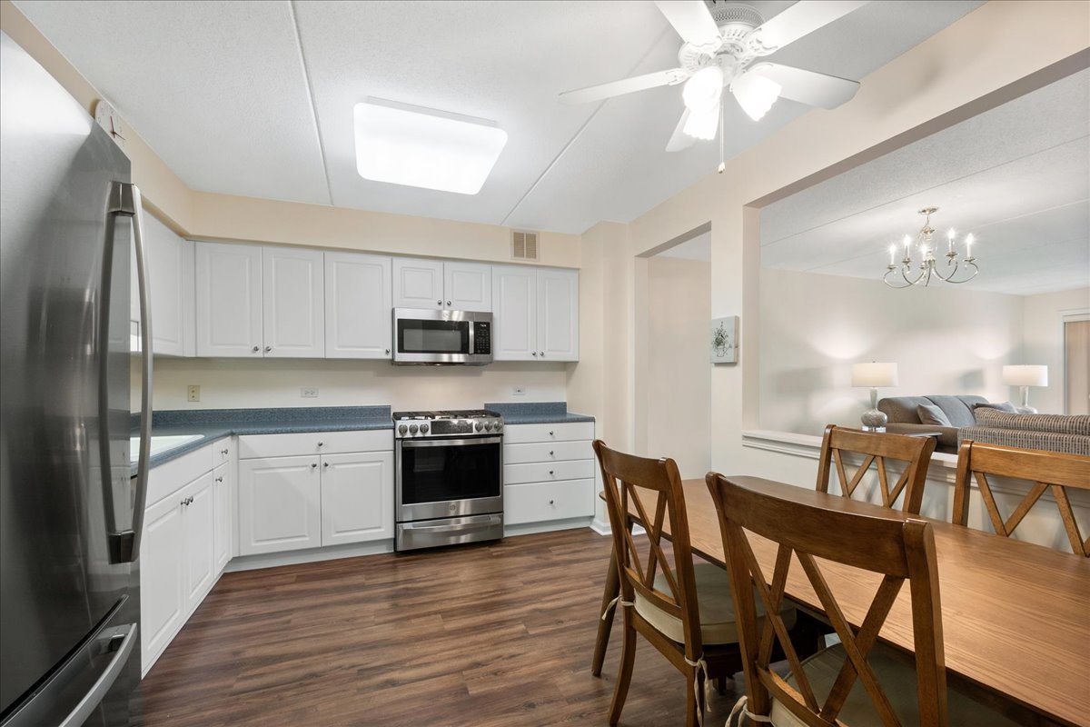 6801 N Milwaukee Avenue 402 Property Photo 10