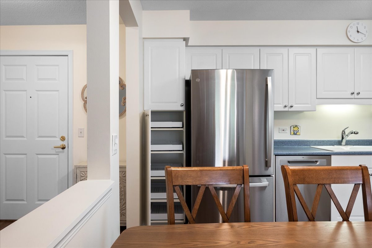 6801 N Milwaukee Avenue 402 Property Photo 11
