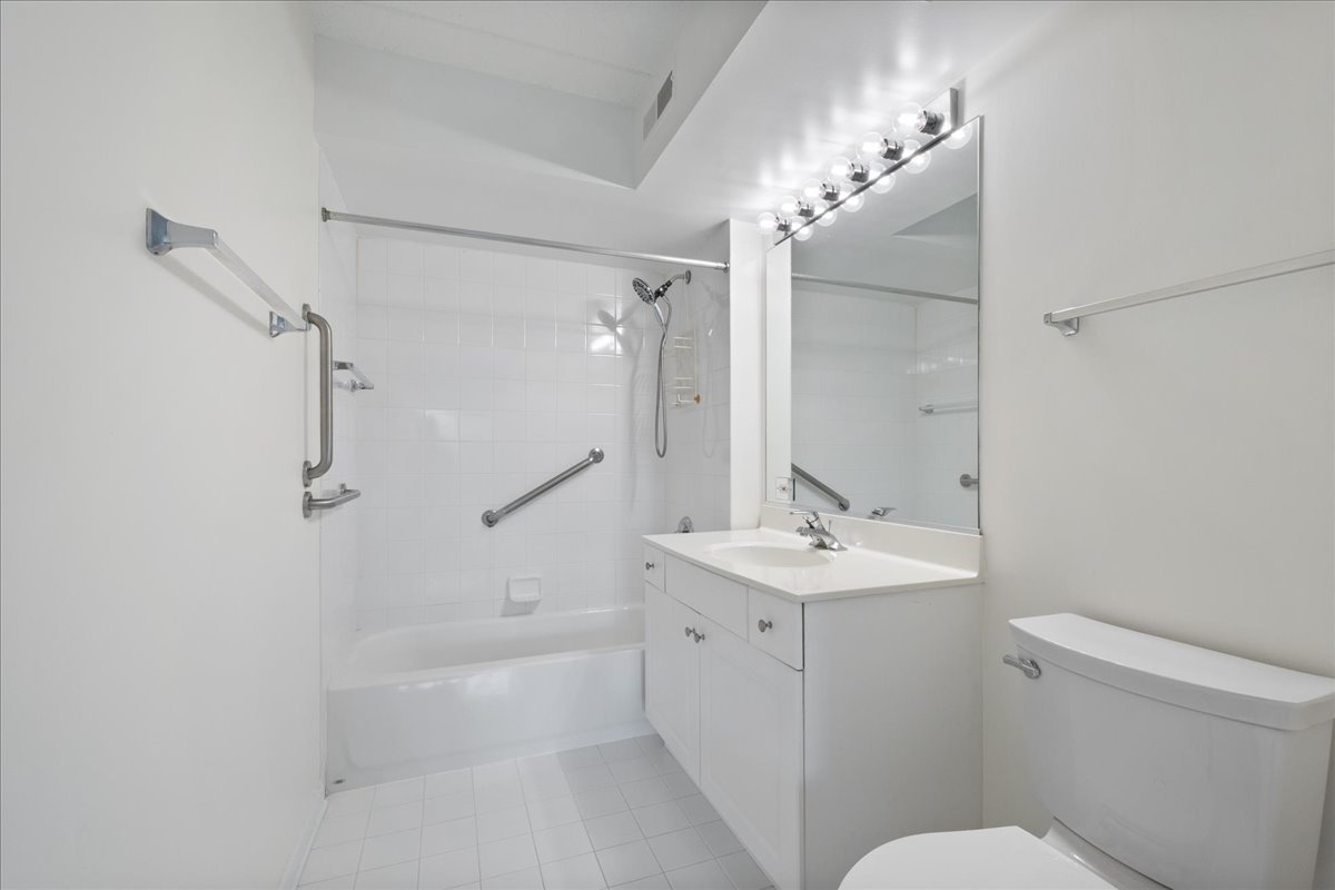 6801 N Milwaukee Avenue 402 Property Photo 16