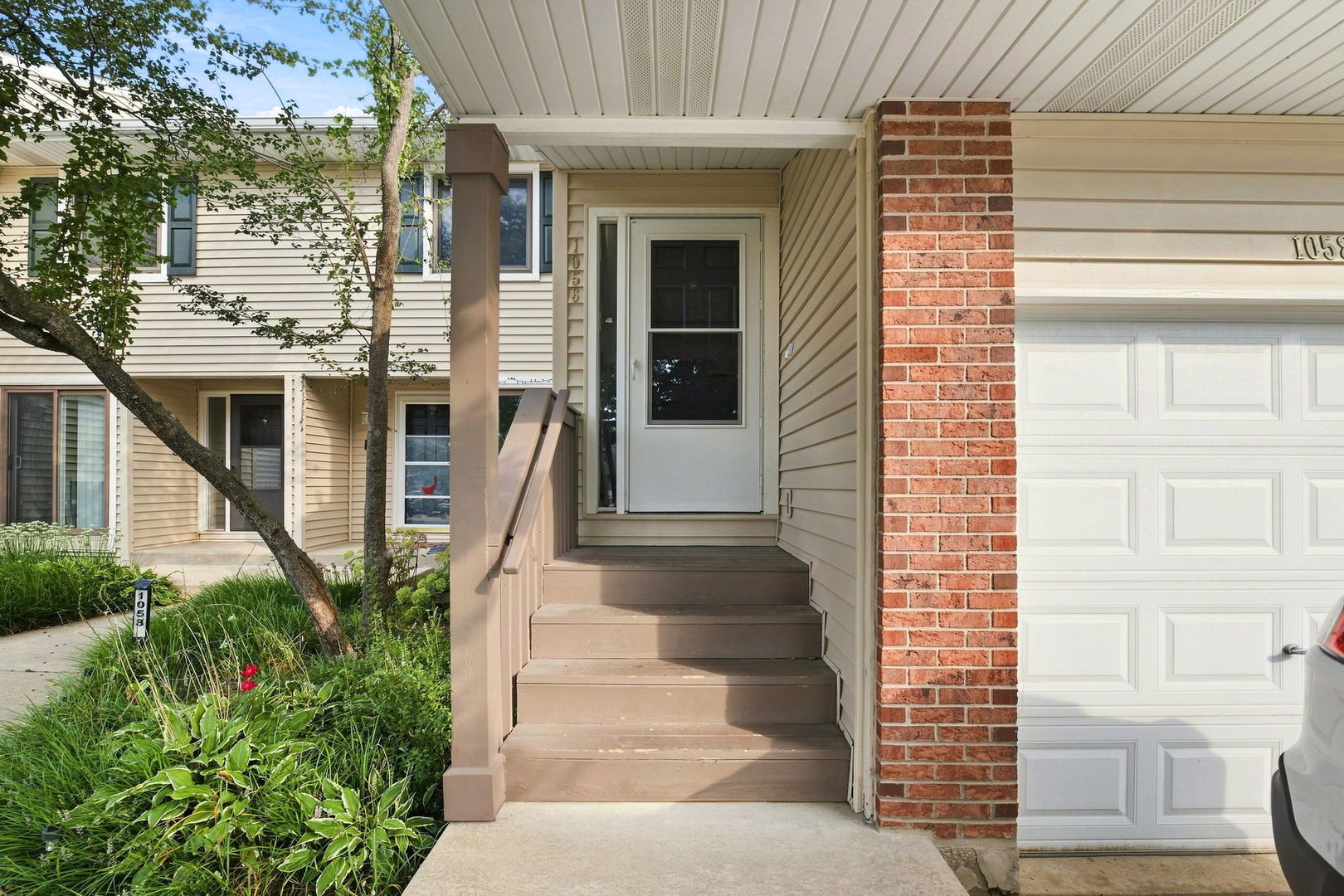 1056 N Pine Tree Circle Property Photo 3