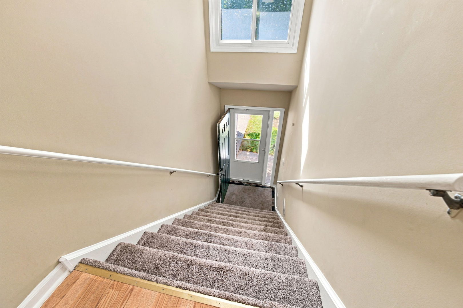 1056 N Pine Tree Circle Property Photo 4