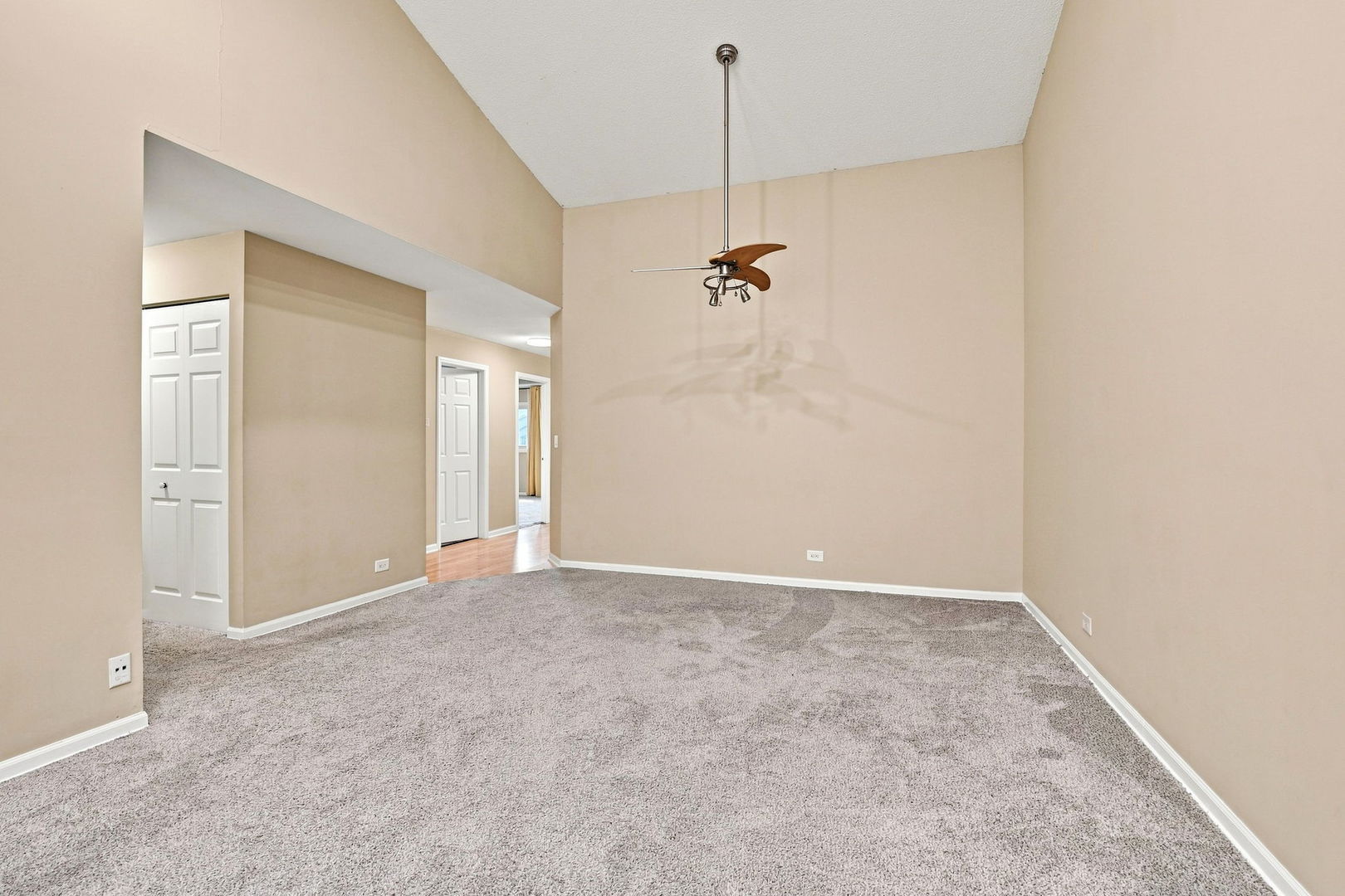 1056 N Pine Tree Circle Property Photo 14