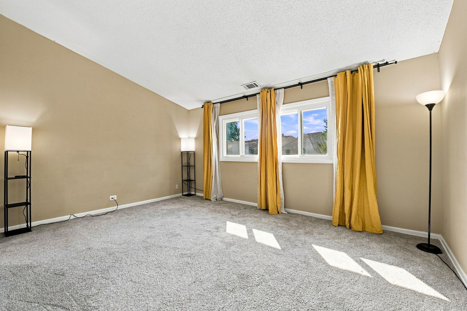 1056 N Pine Tree Circle Property Photo 16