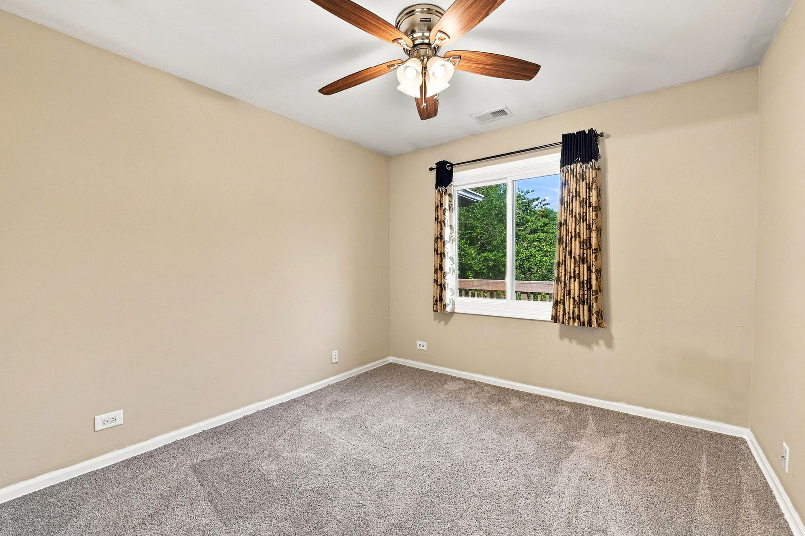 1056 N Pine Tree Circle Property Photo 22