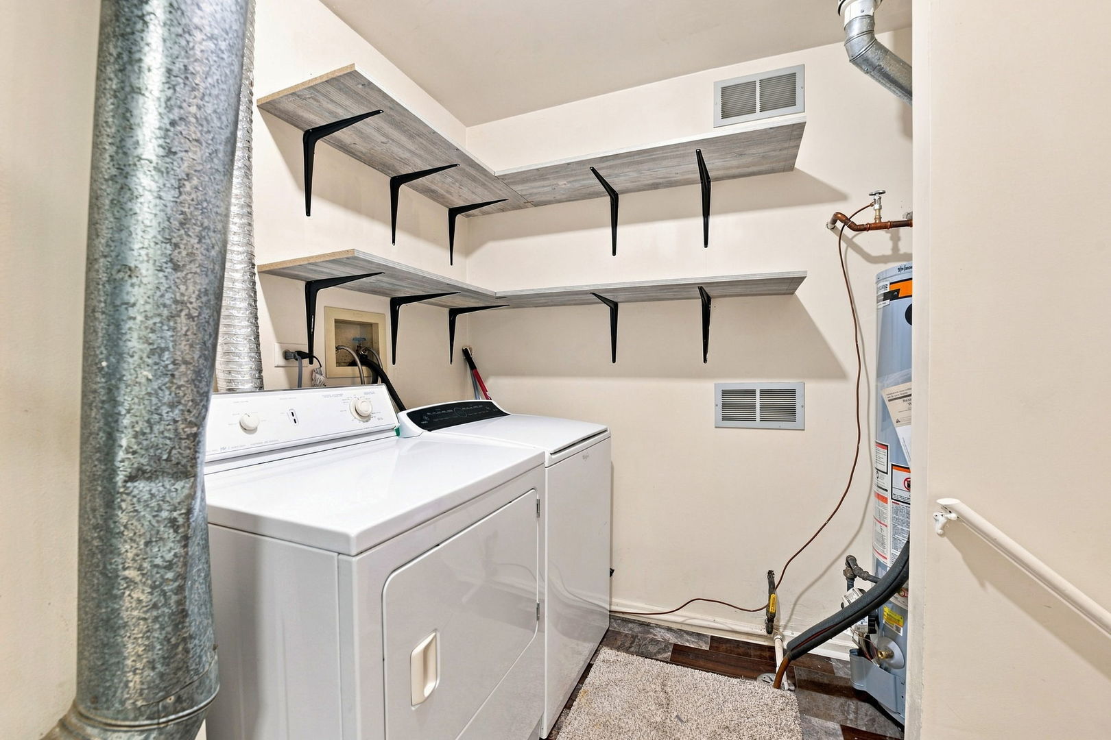 1056 N Pine Tree Circle Property Photo 24