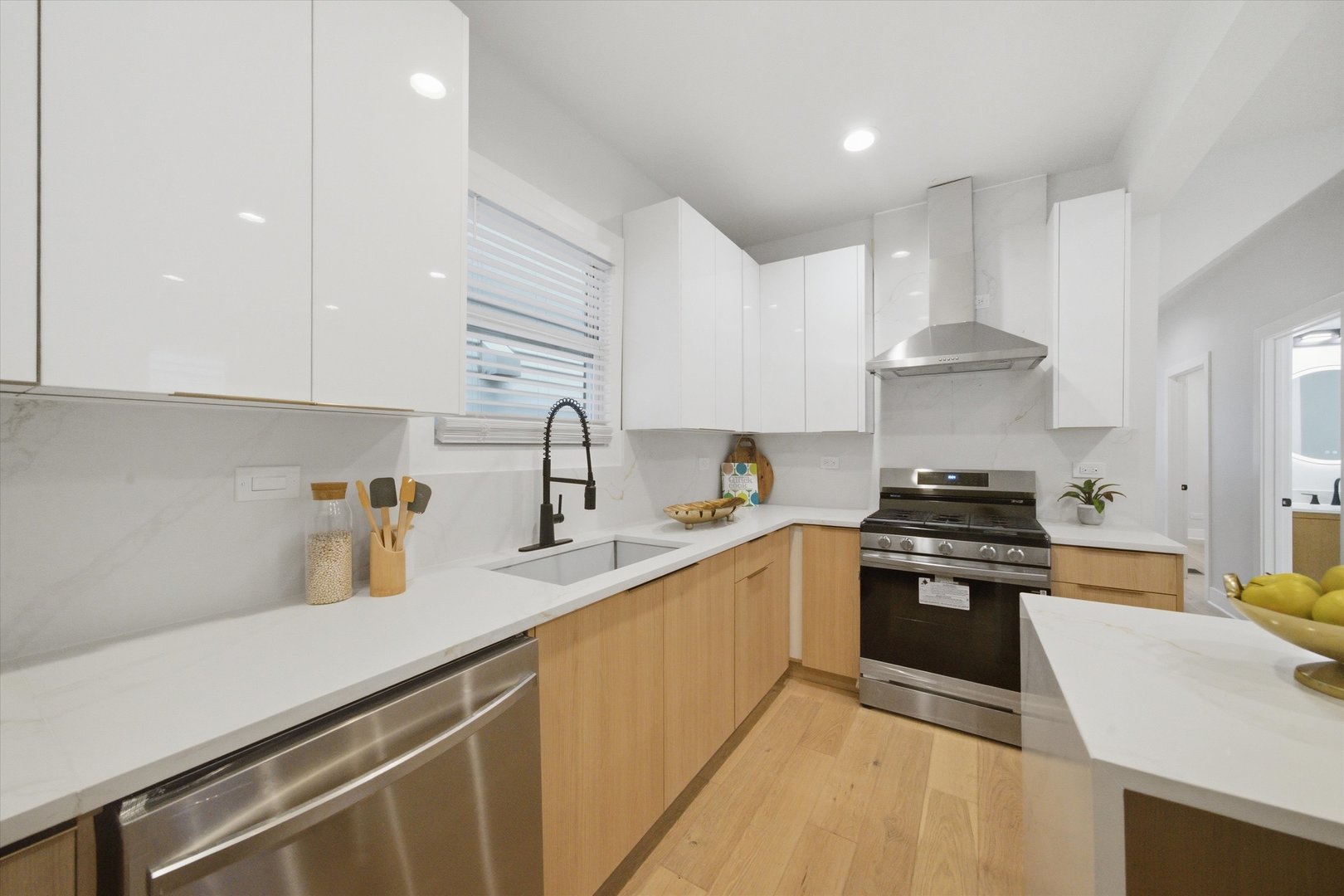 1641 N Springfield Avenue Property Photo 10