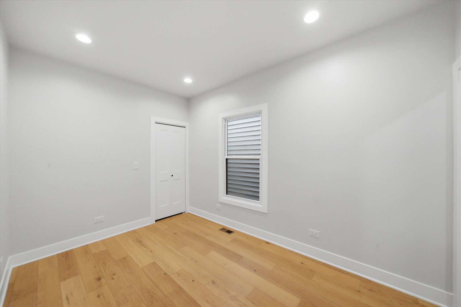1641 N Springfield Avenue Property Photo 14