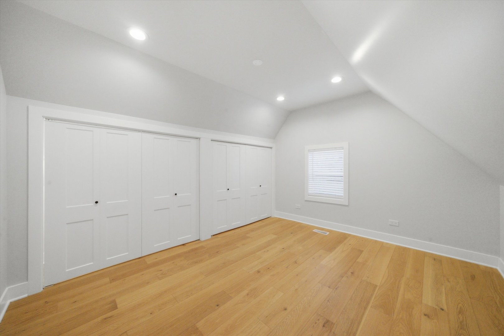 1641 N Springfield Avenue Property Photo 15