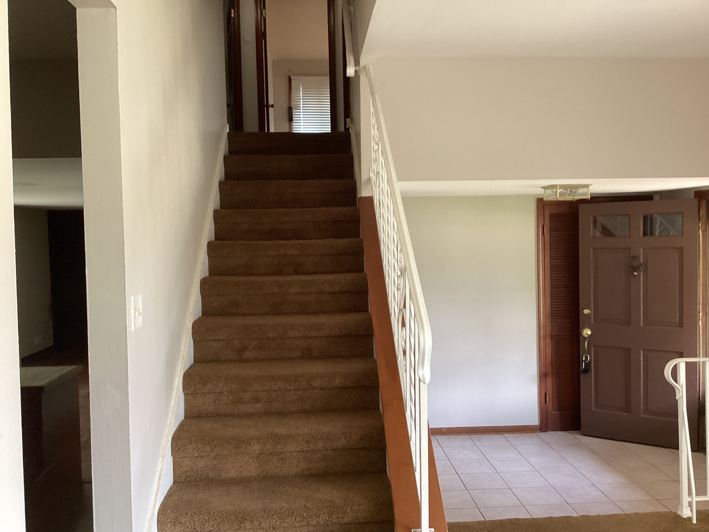 928 N Rohlwing Road Property Photo 4