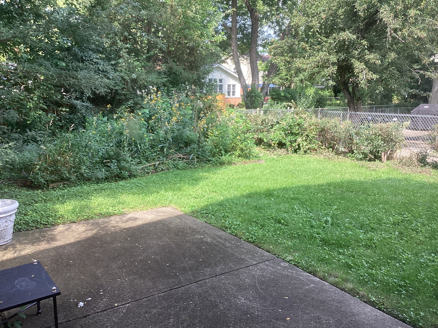 928 N Rohlwing Road Property Photo 12