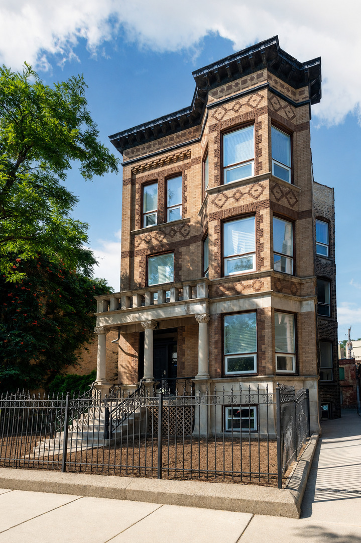 848 W George Street G Property Photo 1