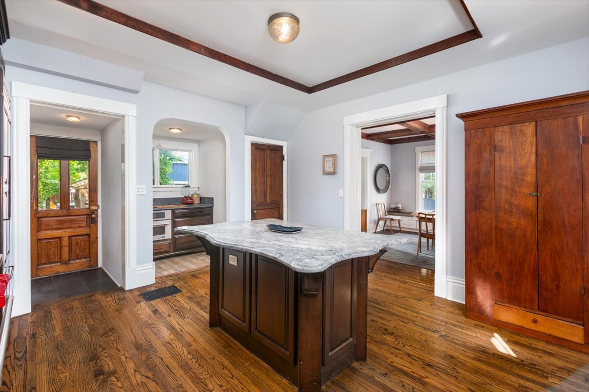 321 North Avenue Property Photo 11
