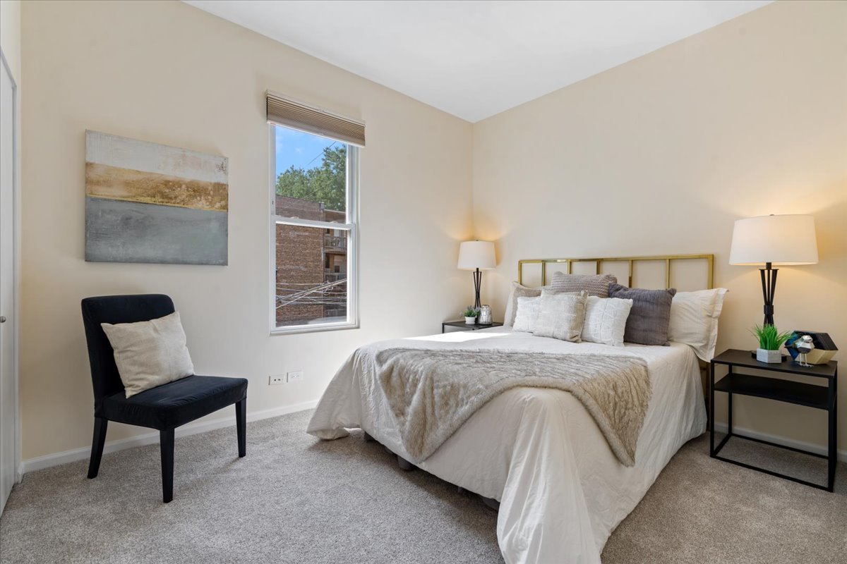 644 W Briar Place 2r Property Photo 14