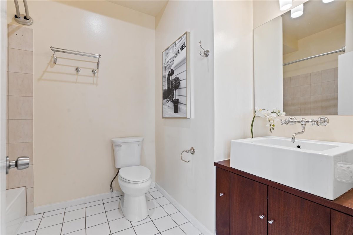 644 W Briar Place 2r Property Photo 18