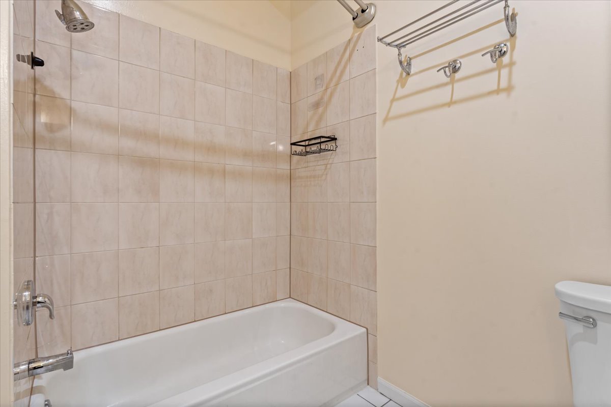 644 W Briar Place 2r Property Photo 19