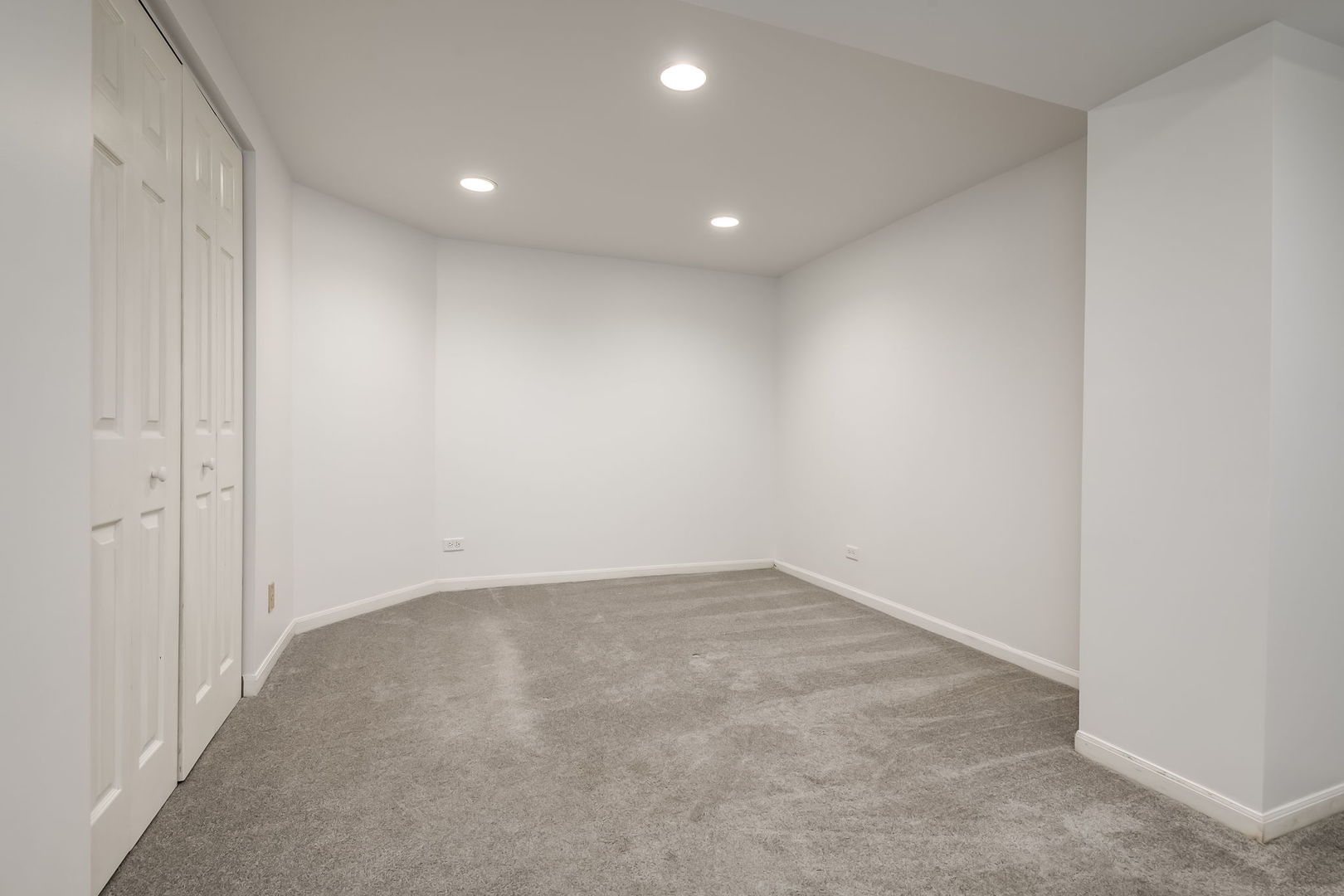 734 W Briar Place 1 Property Photo 20