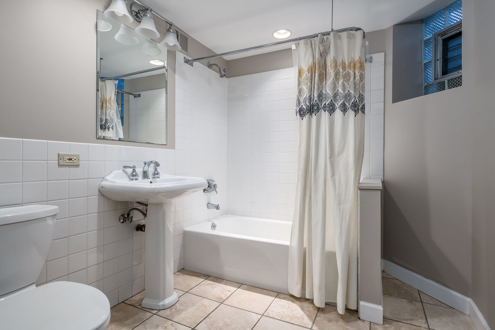 734 W Briar Place 1 Property Photo 21