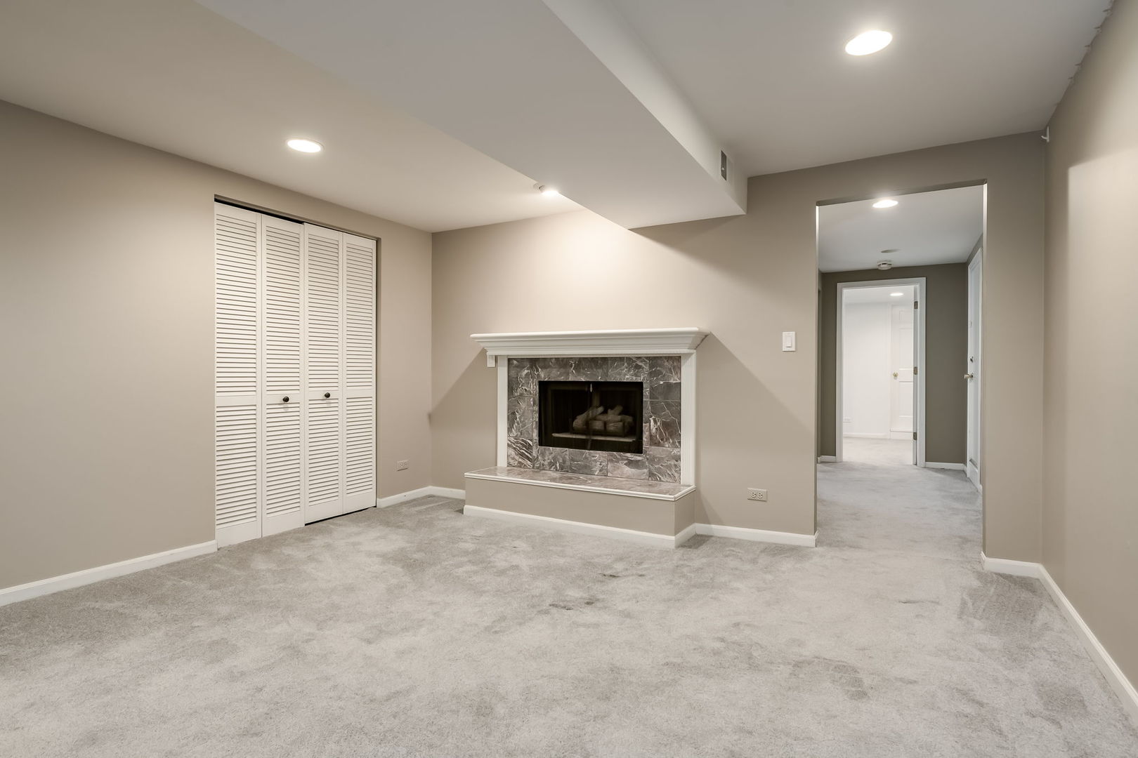 734 W Briar Place 1 Property Photo 22