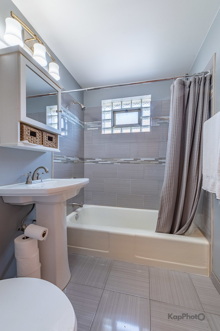 7966 S Kolin Avenue Property Photo 16
