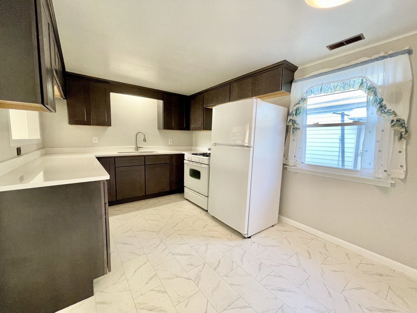 296 N Levasseur Avenue Property Photo 6