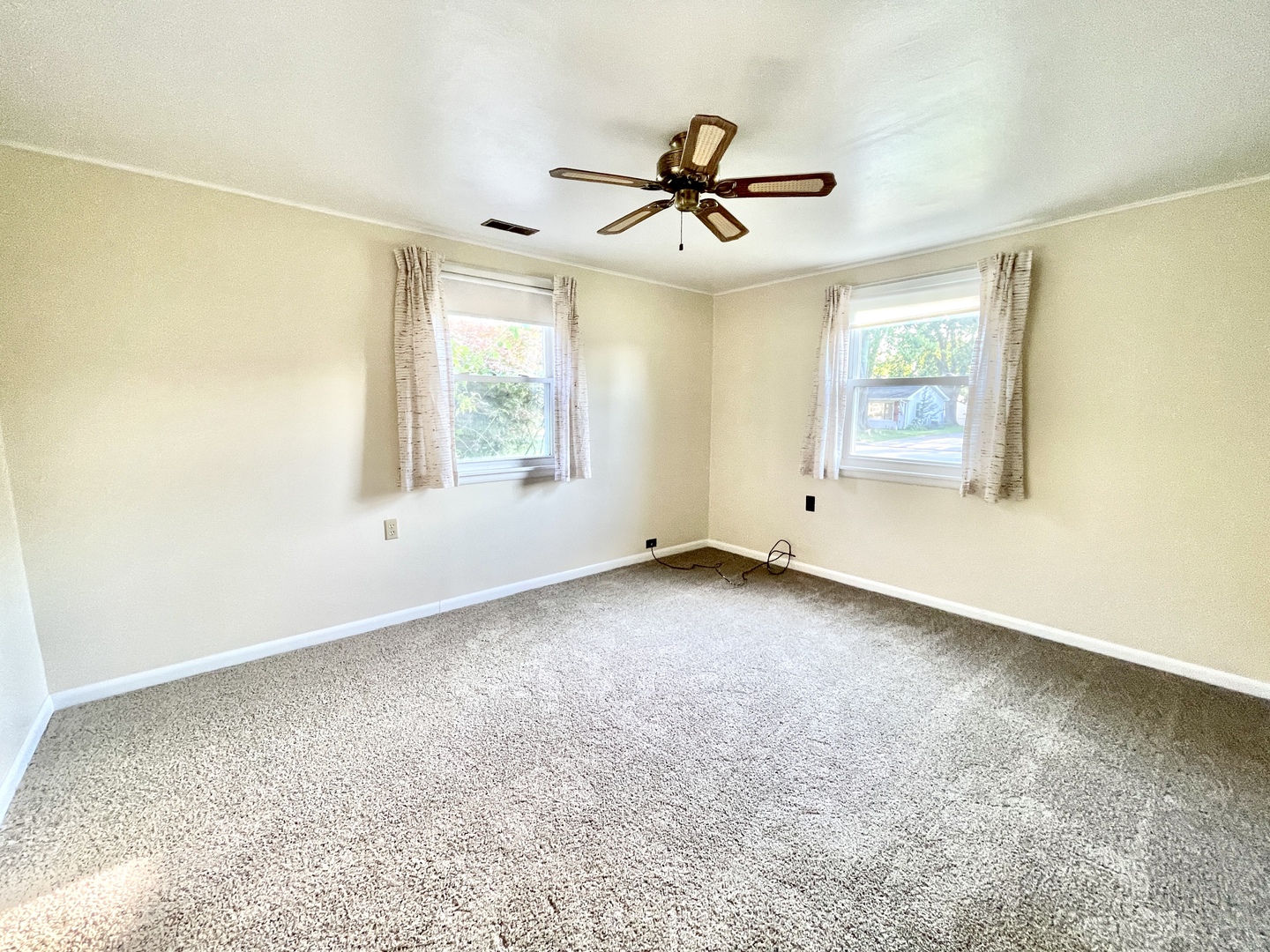 296 N Levasseur Avenue Property Photo 8