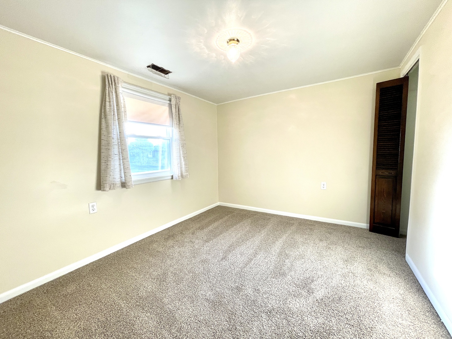 296 N Levasseur Avenue Property Photo 10