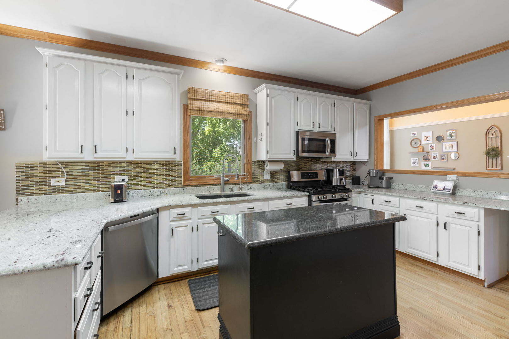 2020 Carlisle Street Property Photo 8
