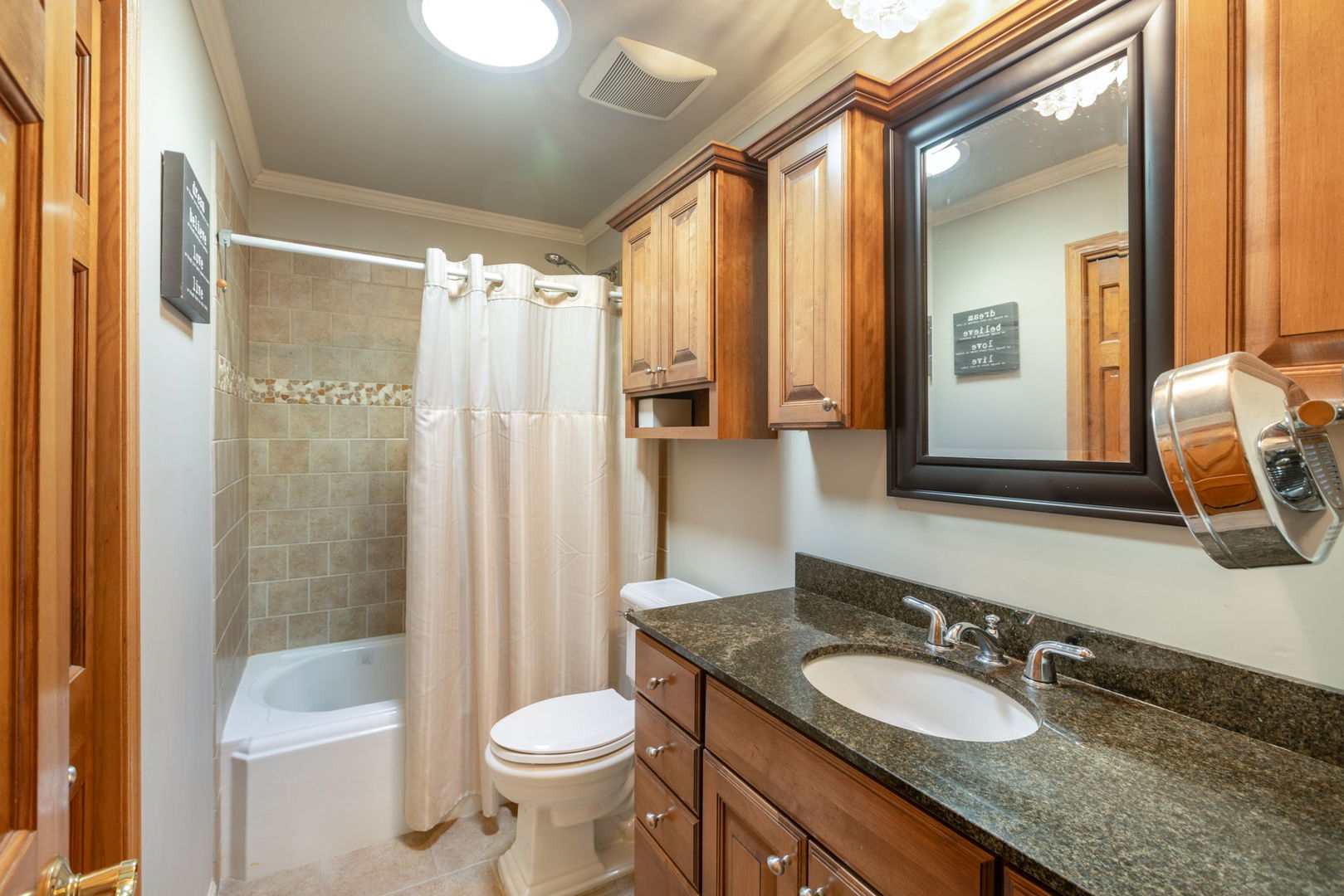 2020 Carlisle Street Property Photo 25