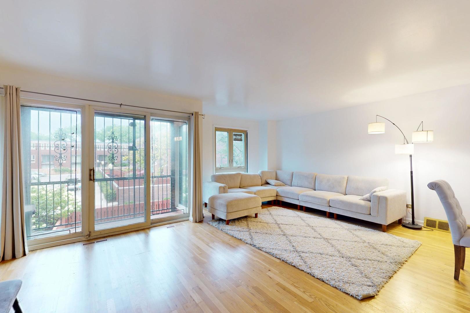 2731 S Michigan Avenue Property Photo 4